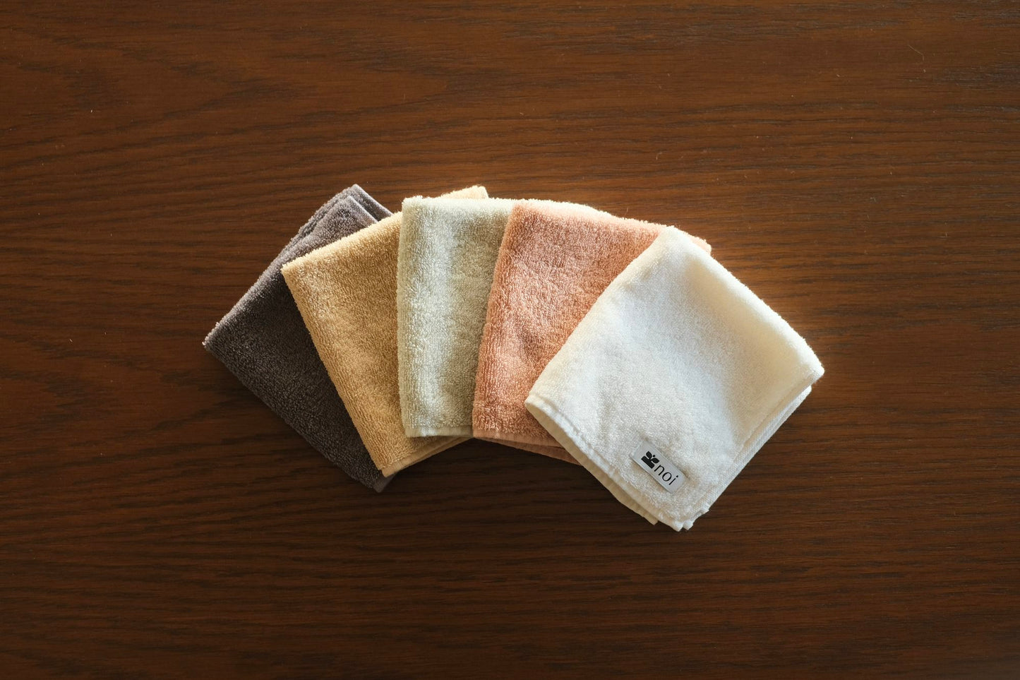 ギフトBox|香りとタオルセット (アロマスプレー 003 Into the Forest + 草木染めオーガニックハンドタオル)