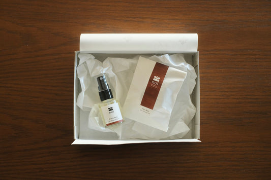 クリスマスギフトBox｜人気ギフトセット <アロマスプレー & マルチバーム 001 Kuromoji Care>